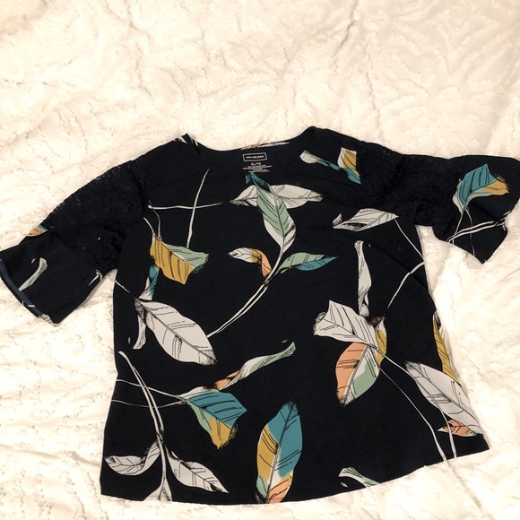 Van Heusen Dress Shirt - Picture 1 of 3